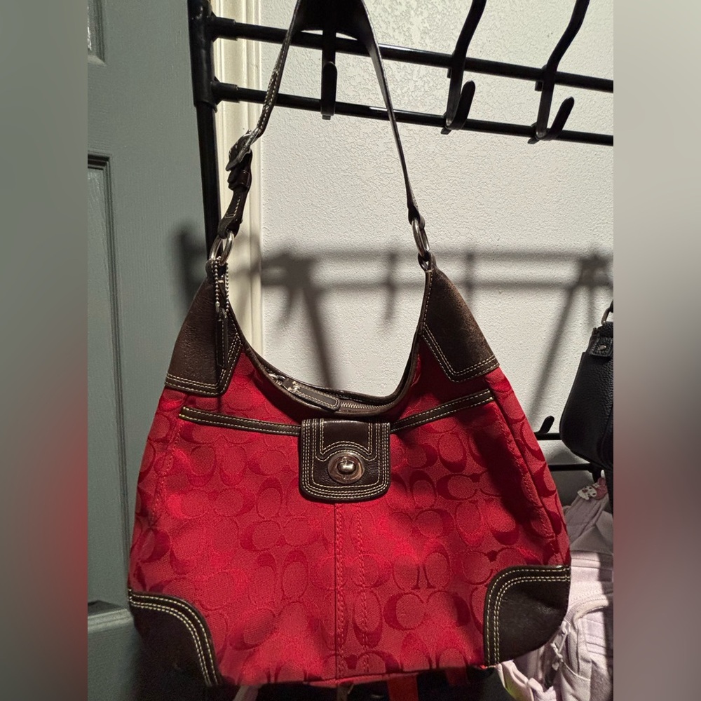 2009 red coach Hampton hobo
